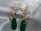 Brinco Dourado com pedras verde