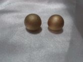 Brinco dourado de bola grande