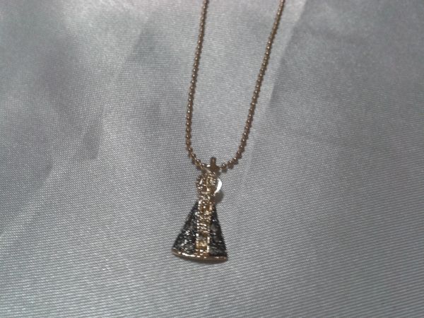 Corrente com pingente da Nossa Senhora