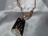 Colar com pingente preto com pedras em zirconia