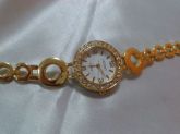 Relógio redondo com strass e pulseira em argola